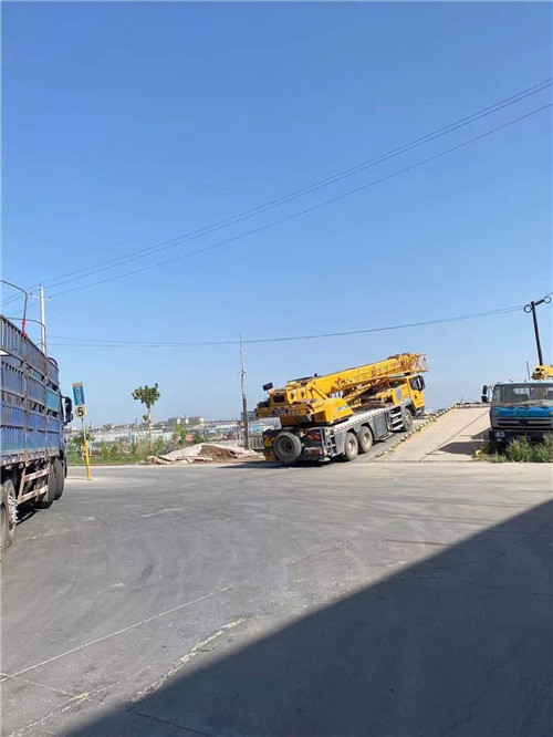 平阴县25吨吊车的租赁价格大概是多少？