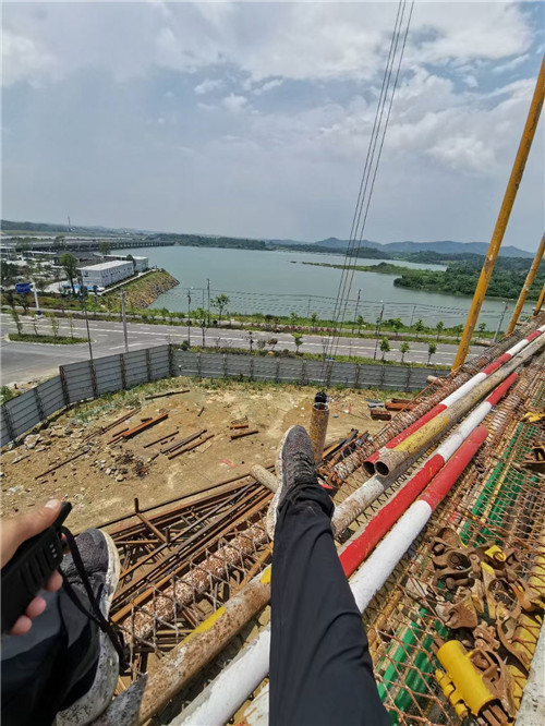 平阴县作业中发生设备损坏或人员意外，责任怎么划分？